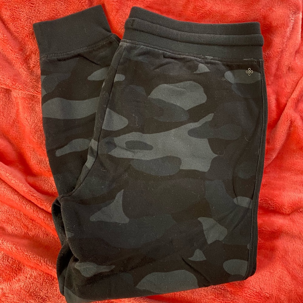 Printed fleece joggers! ⚡️ PART OF A MATCH SET